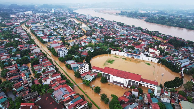 View - 	Nhìn từ trên cao, thành phố Yên Bái ngập trong biển nước