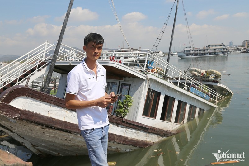 Tau du lich bi ngam duoi bien, chu tau Quang Ninh gap kho-Hinh-2