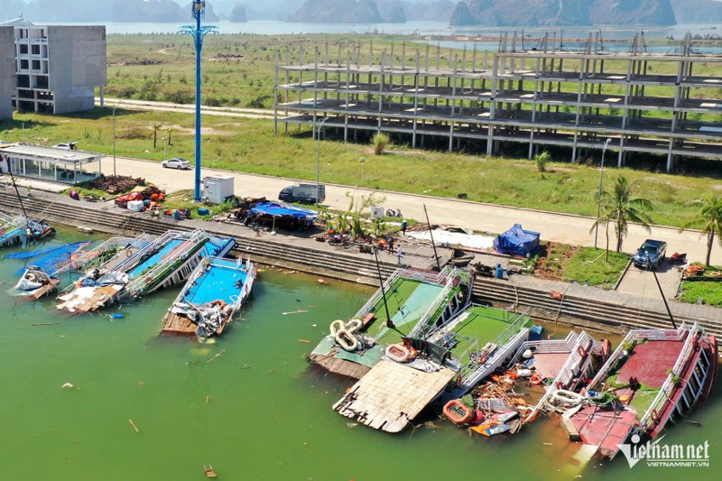 Tau du lich bi ngam duoi bien, chu tau Quang Ninh gap kho-Hinh-4