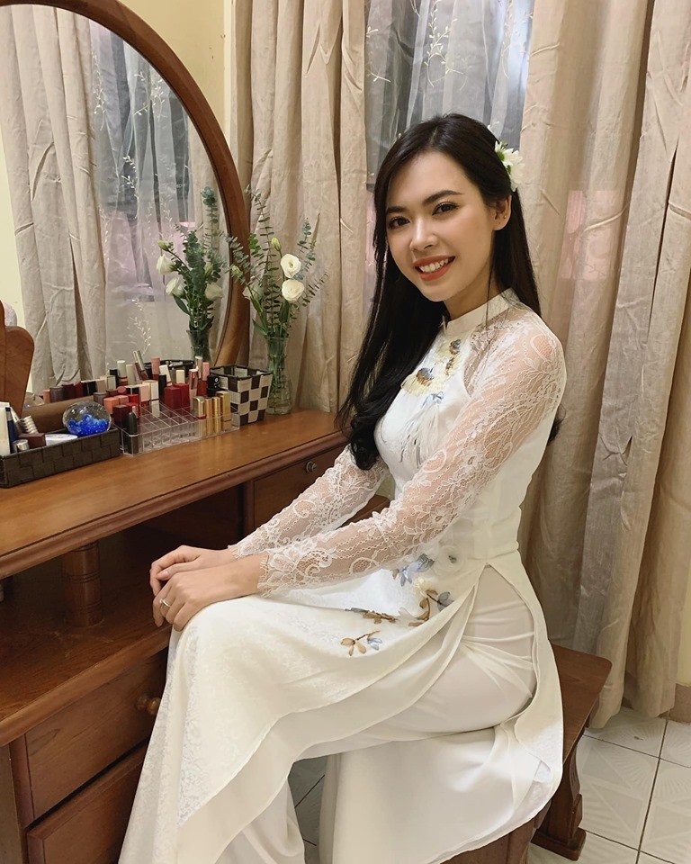 Ngam “dan be trap xinh nhat Viet Nam” trong dam hoi Bui Thanh Hang-Hinh-7