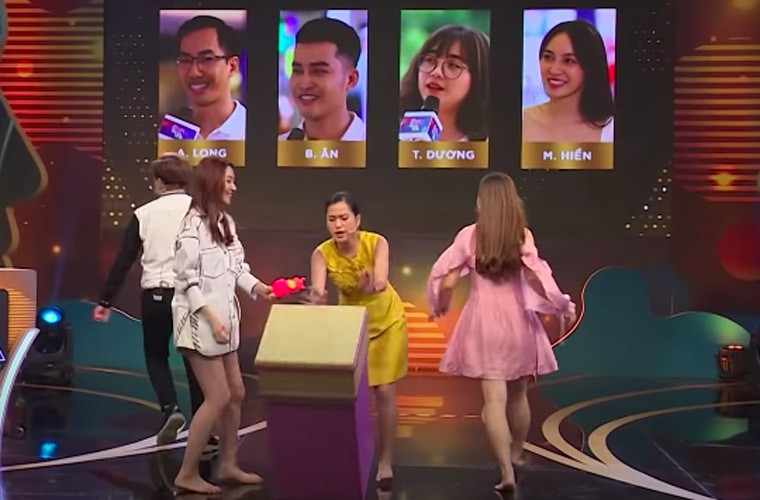 Dau chi Huong Giang, Lam Vy Da nhan mat gameshow, bi nem da-Hinh-6
