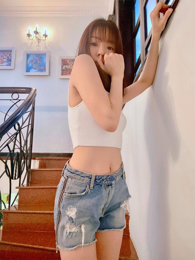 Le Quyen bong mat voi vong 3 cong vut, khoe than sieu dinh-Hinh-10