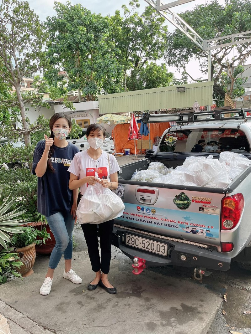 Mai Phuong Thuy tuoi tan di tiep te cho y bac si chong dich-Hinh-2