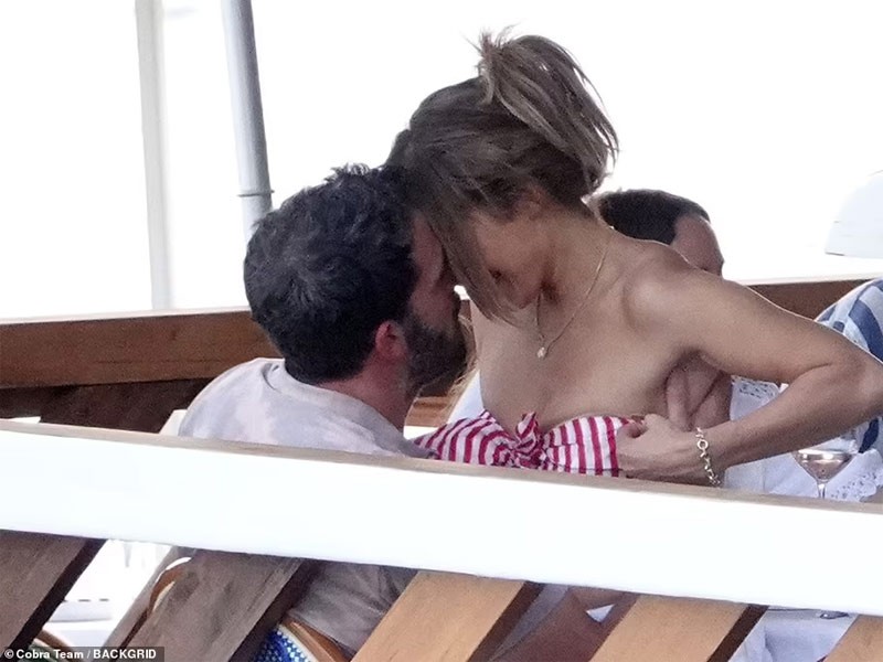 Jennifer Lopez quan quyt ben Ben Affleck dip sinh nhat 52 tuoi-Hinh-3