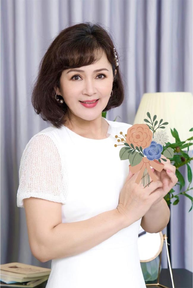 Nghe si Minh Hoa tre trung, xinh dep o tuoi U60-Hinh-8