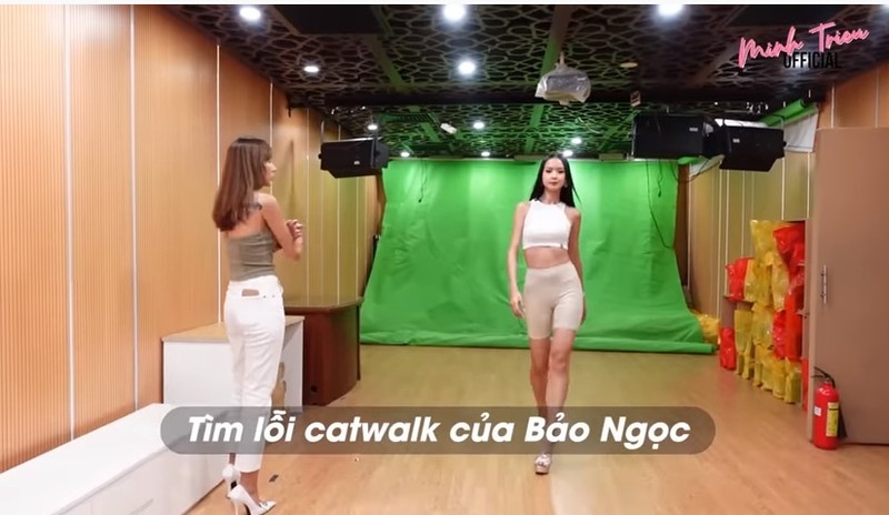 Body goi cam cua co giao day catwalk cho Hoa hau Bao Ngoc-Hinh-3