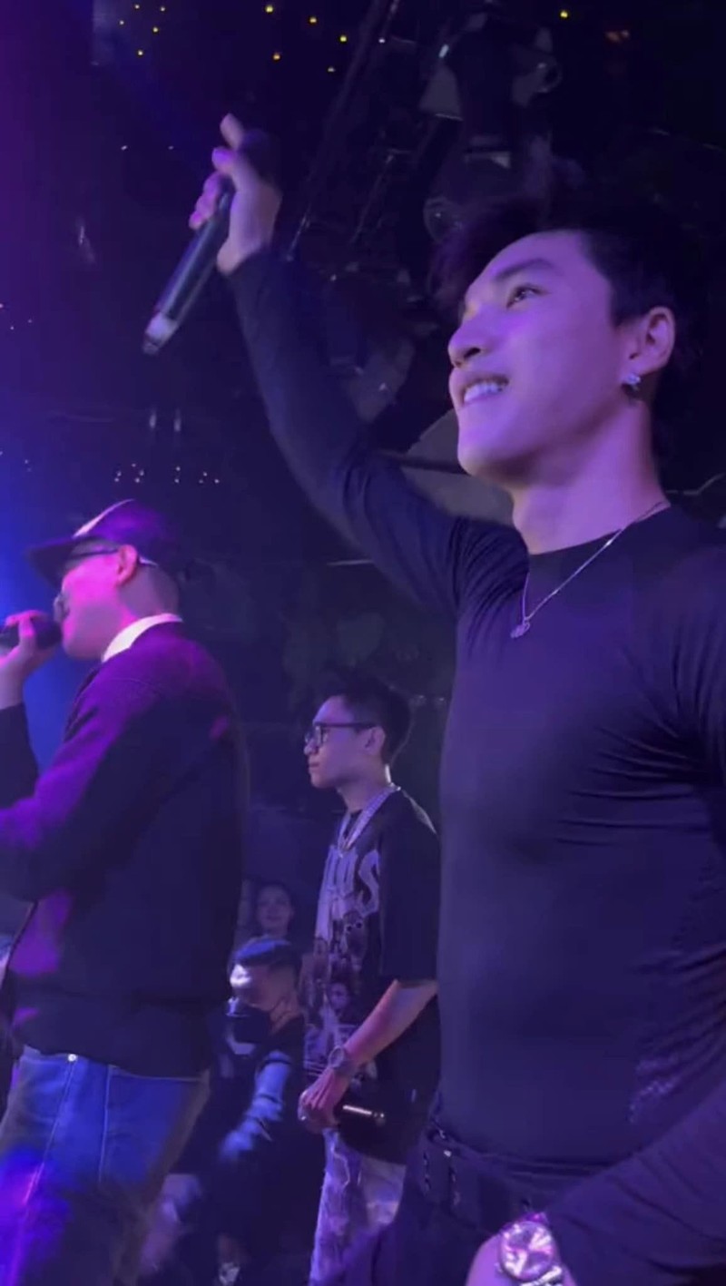 Phong cach la lung gay bao cua rapper Hieuthuhai-Hinh-9