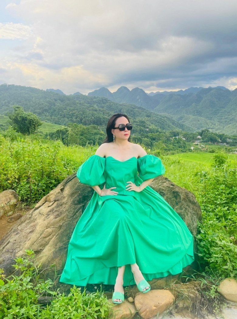 Phượng Chanel về quê Thanh Hoá đi biển ăn mặc sặc sỡ nhưng cực có gout   Báo Phụ Nữ Việt Nam