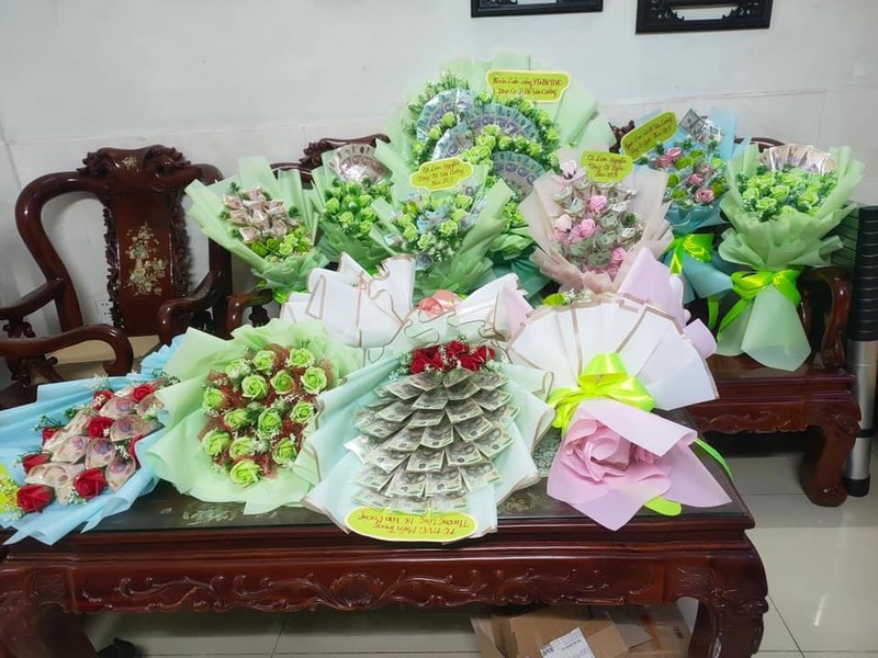 “Bo hoa” 120 trieu va loat qua khung fan tang Ho Van Cuong-Hinh-5