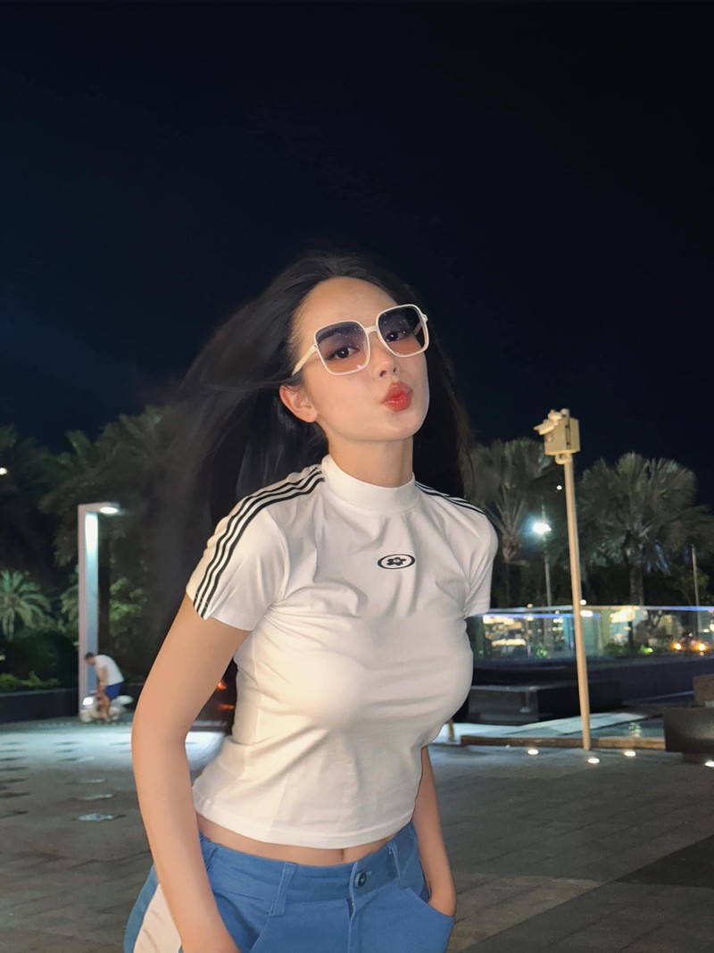 Hoa hau Thanh Thuy ngay cang goi cam sau nang nguc-Hinh-2