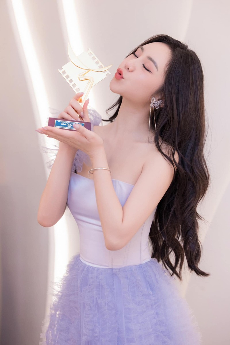 Quynh Kool xinh nhu cong chua, chia se sau giai thuong Canh dieu Vang-Hinh-2