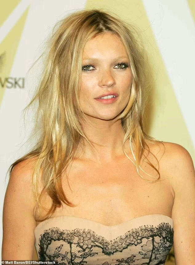 Sieu mau Kate Moss lo ve gia nua gay ngo ngang-Hinh-10