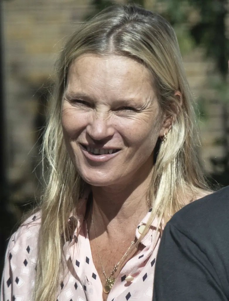 Sieu mau Kate Moss lo ve gia nua gay ngo ngang