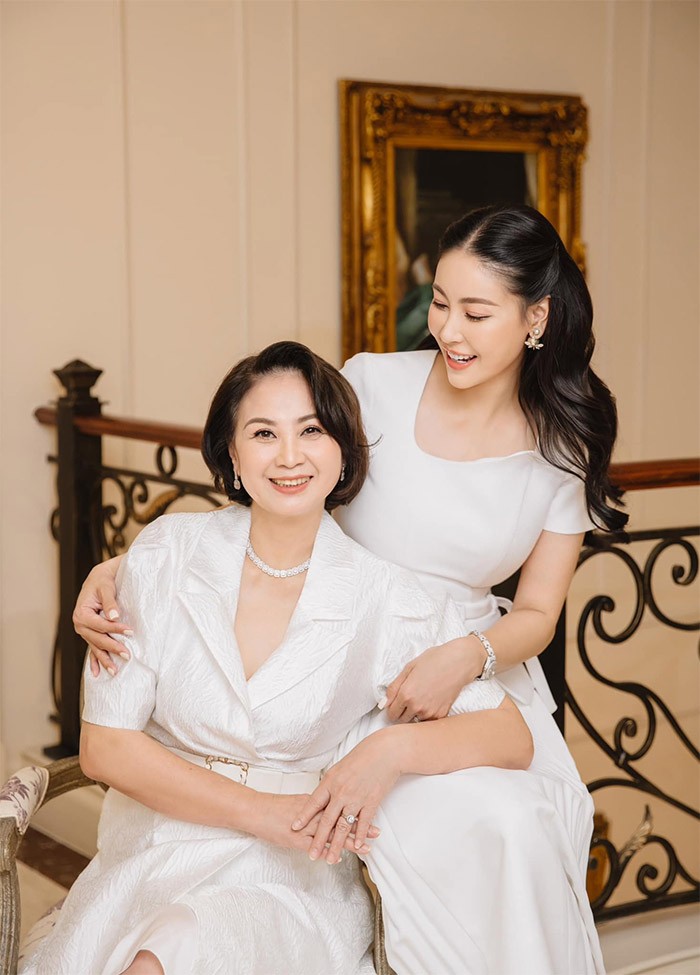 Nhung ba me cua dan my nhan Viet xinh dep khong thua kem con gai-Hinh-2