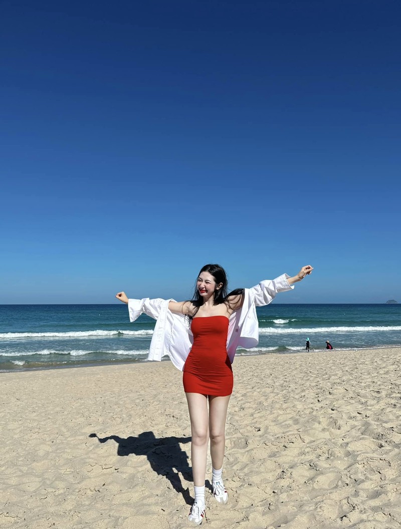 Khong Tu Quynh moi lan dien bikini lai khien fan “phat sot“-Hinh-9