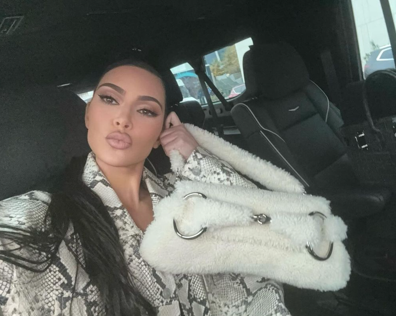 Kim Kardashian gay sot voi vong eo sieu be, voc dang nong bong-Hinh-9