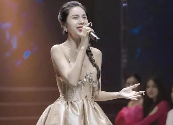 Hoa hau Thanh Thuy dien vay cuoi, Van Dung chiem nghiem cuoc song-Hinh-9