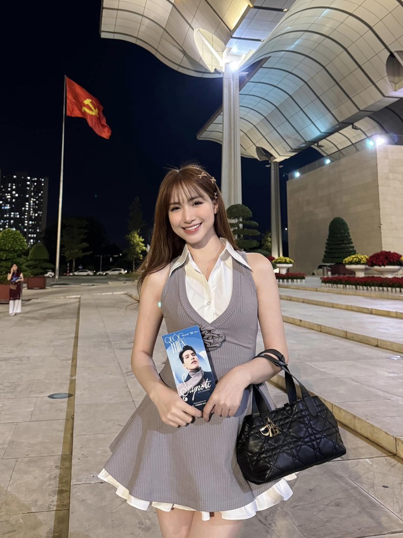 Phuong Oanh khoe dang voi con trai, Thanh Hang dien do xa xi-Hinh-3