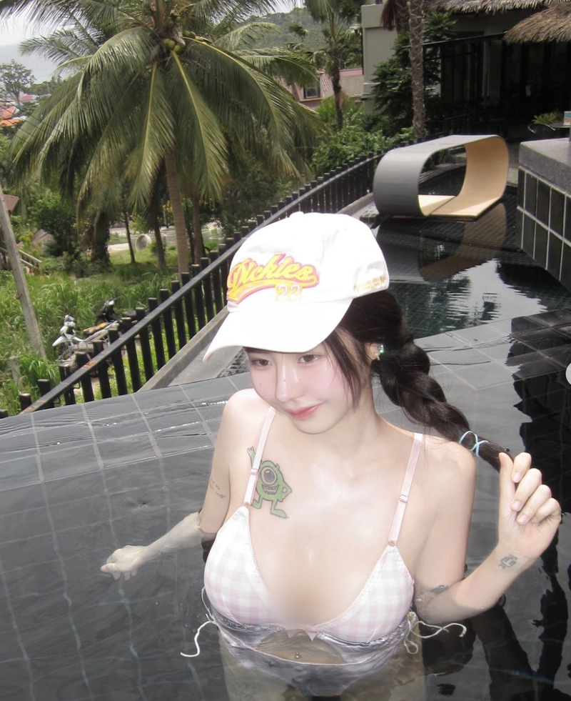 Hot girl xinh dep mac goi cam khi ra duong-Hinh-3