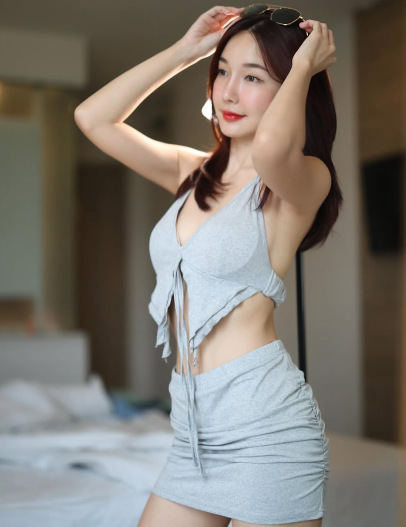 Hot girl dien ao bra giua nui rung khoe voc dang nuot na-Hinh-11