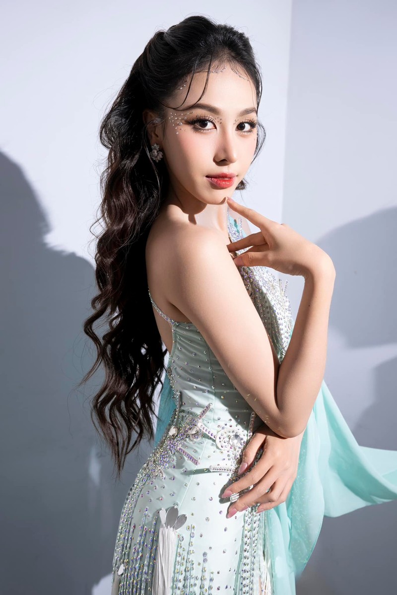 Que Anh, Ngoc Hang bien hoa phong cach nhu idol Kpop-Hinh-7