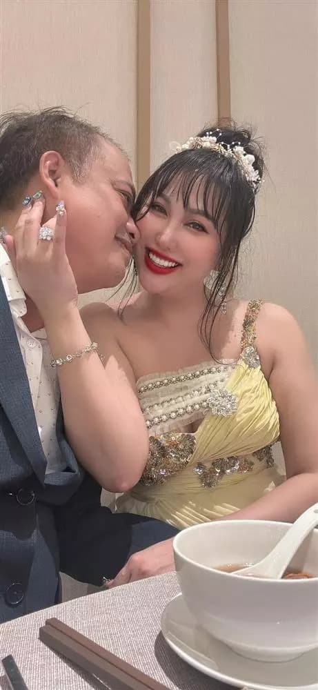 Phi Thanh Van tiet lo ve dam cuoi voi ban trai hon 10 tuoi-Hinh-3