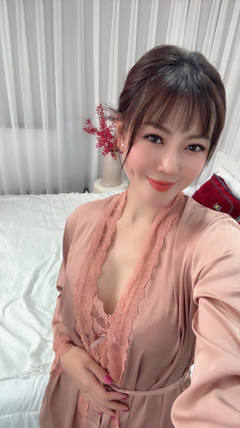 Mai Phuong Thuy khoe vong 1 cang tran, Thanh Huong mac do ngu-Hinh-2