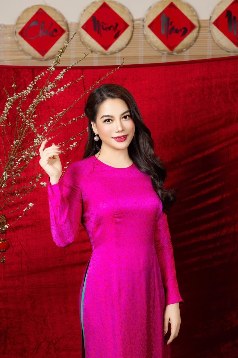 Y Nhi dien vay do, Dang Thu Thao mac ao dai khoe sac-Hinh-4