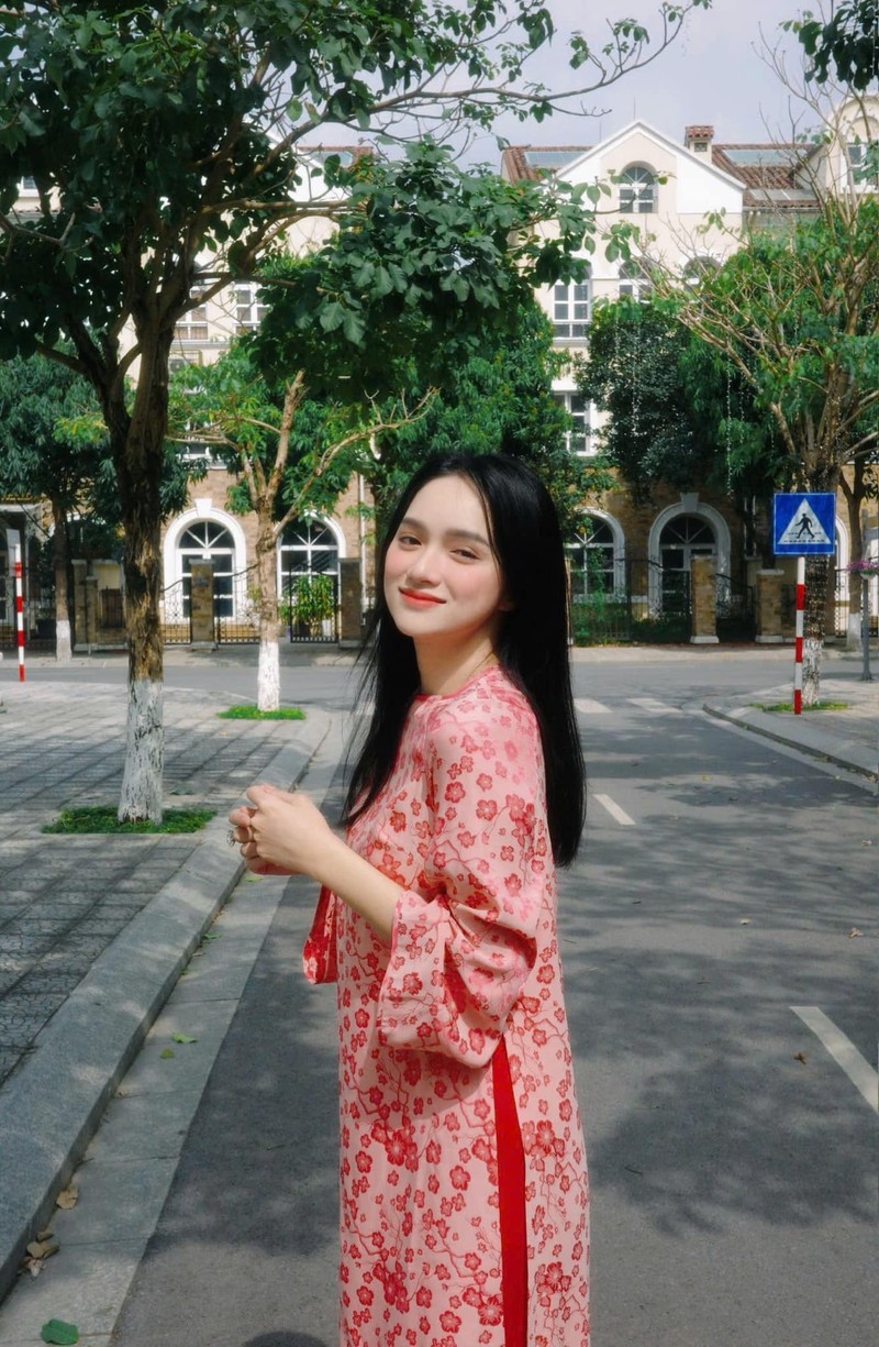 Y Nhi dien vay do, Dang Thu Thao mac ao dai khoe sac-Hinh-5