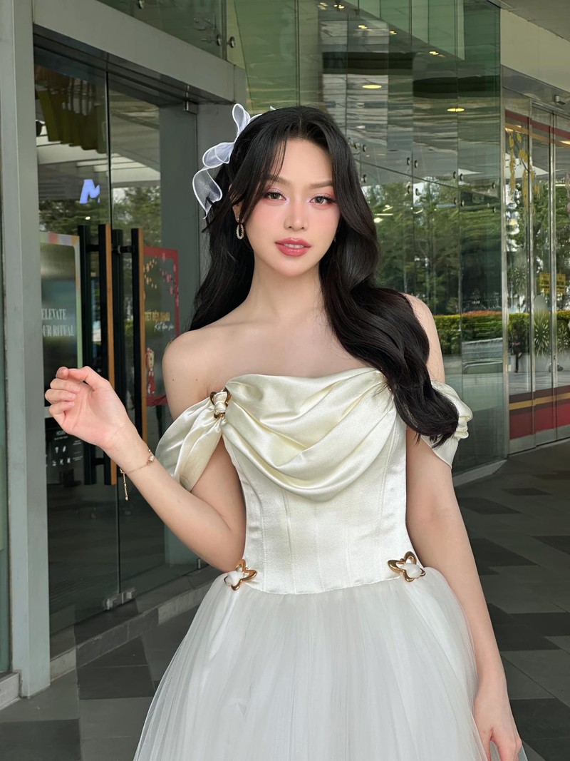 H'hen Nie xinh dep du su kien, Thanh Thuy mac vay tre vai-Hinh-2