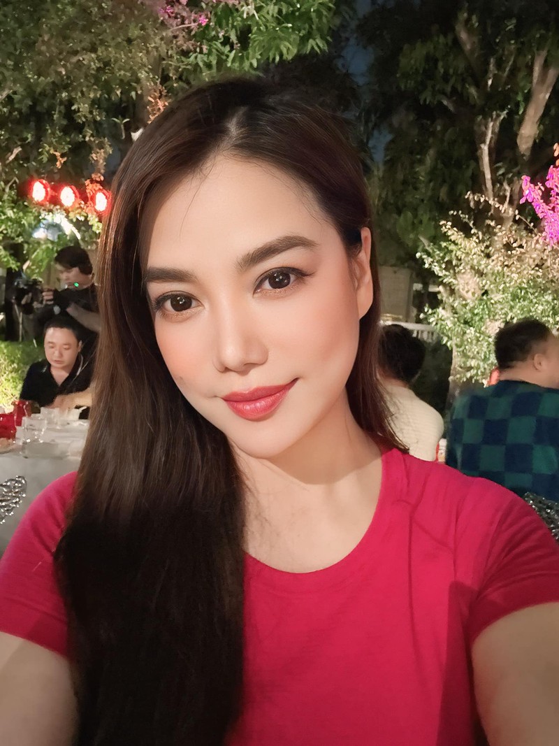 H'hen Nie xinh dep du su kien, Thanh Thuy mac vay tre vai-Hinh-6