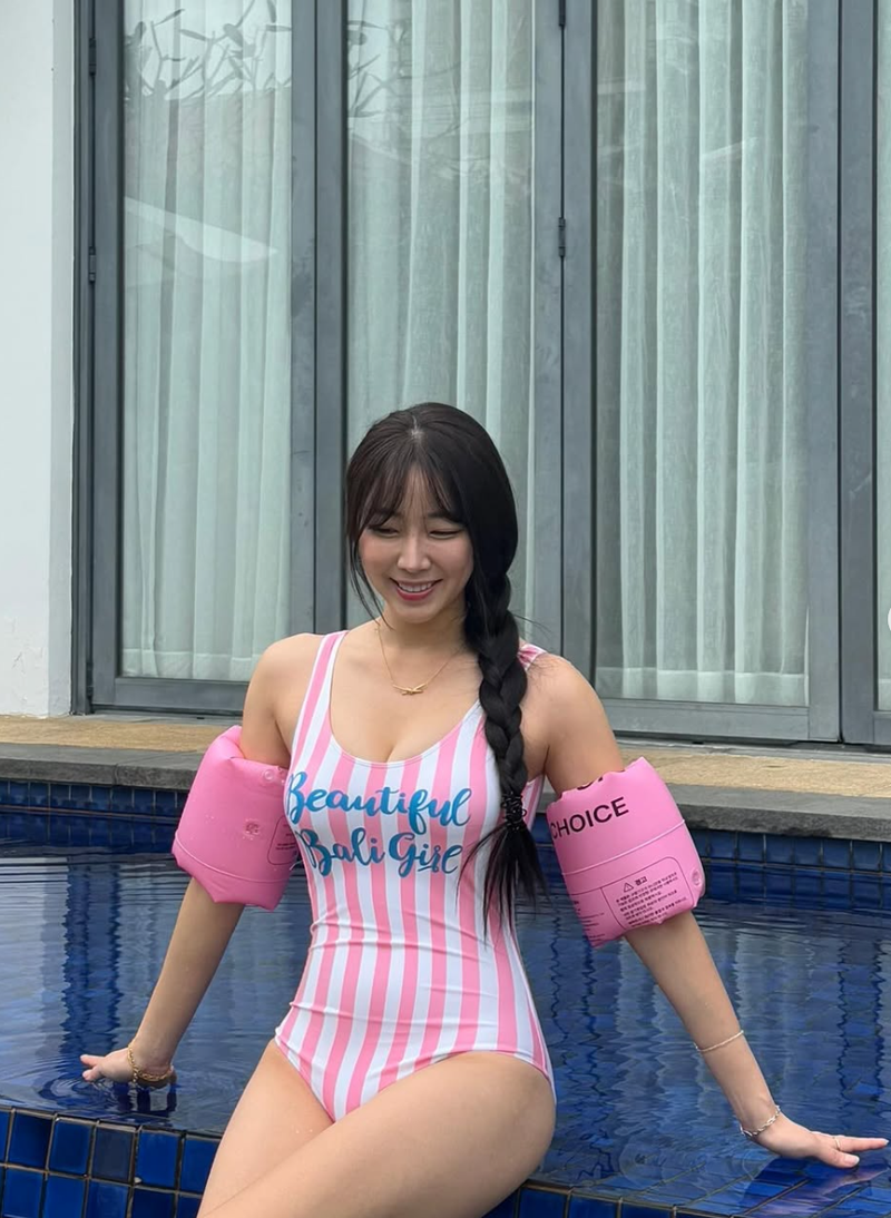 My nhan co vu Han Quoc dien bikini khoe than hinh nuot na-Hinh-3