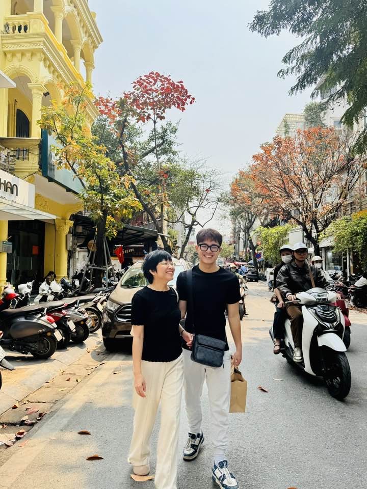 Hot face sao Viet: Vo chong H'Hen Nie tinh tu uong ca phe-Hinh-8