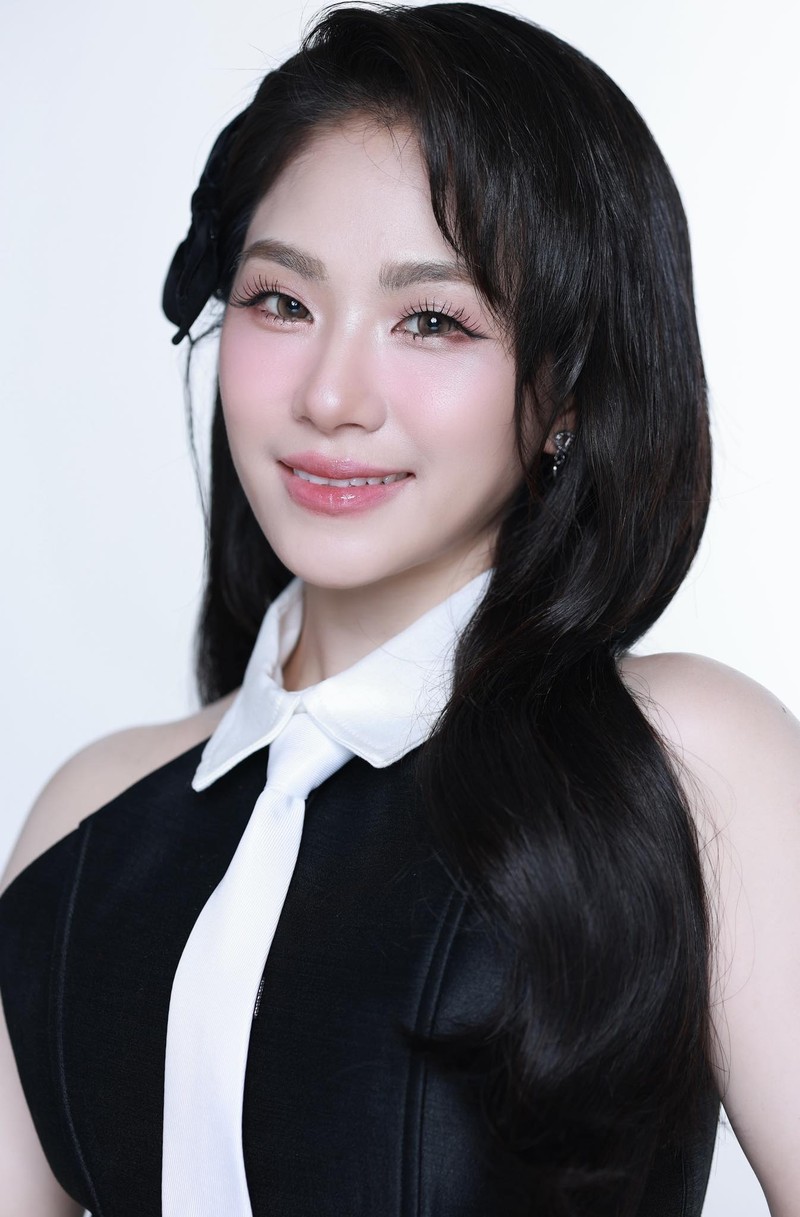 Hot face sao Viet: Thuy Anh chup anh khoe vong eo thon gon-Hinh-3