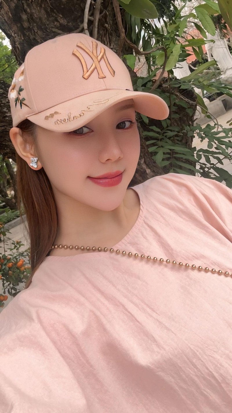 Hot face sao Viet: Thuy Anh chup anh khoe vong eo thon gon-Hinh-7