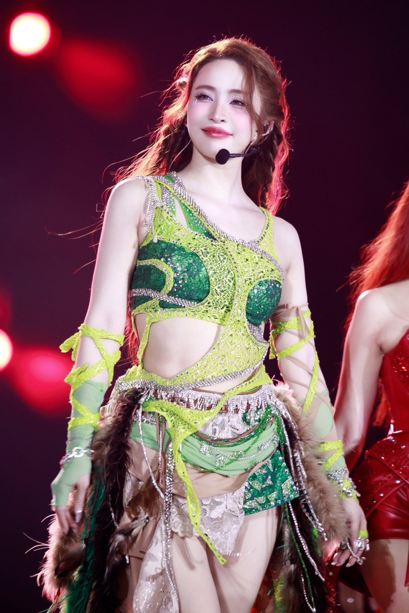 Hot face sao Viet: Trang Phap bieu dien “chay” tren san khau “Chi dep“-Hinh-3