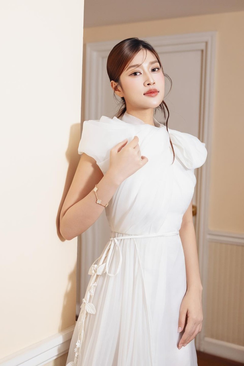 Nhan sac xinh dep, quyen ru cua Hoa hau Thien An o tuoi 25-Hinh-9