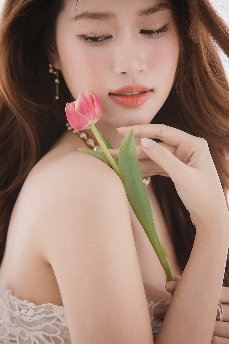 Nhan sac xinh dep, quyen ru cua Hoa hau Thien An o tuoi 25