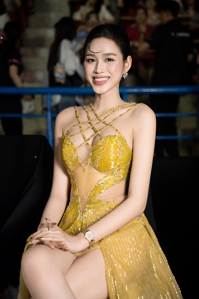 Hot face sao Viet: Do Thi Ha mac goi cam du su kien