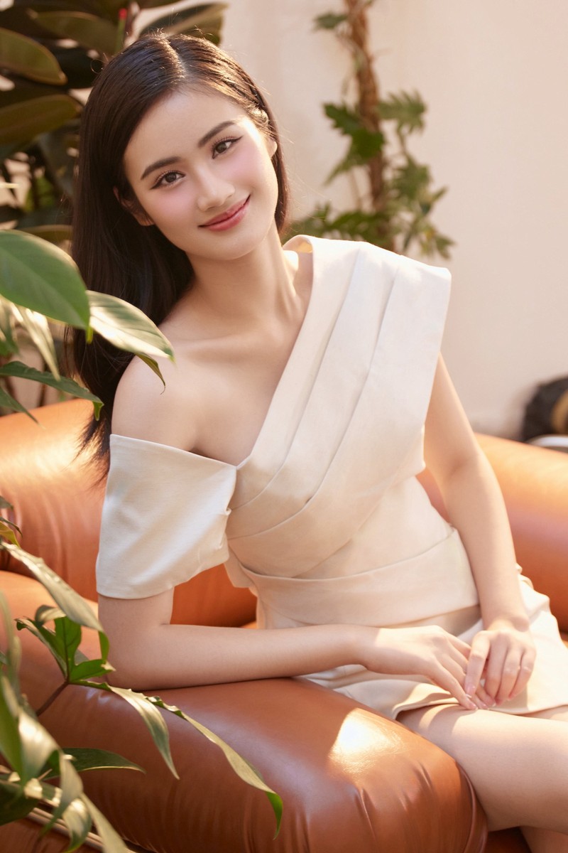 Ve goi cam cua Hoa hau Y Nhi sau cong khai “dao keo“-Hinh-6