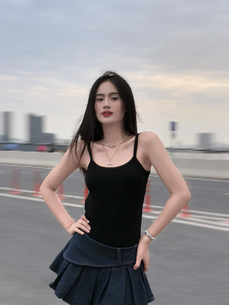 Ve goi cam cua Hoa hau Y Nhi sau cong khai “dao keo“-Hinh-7