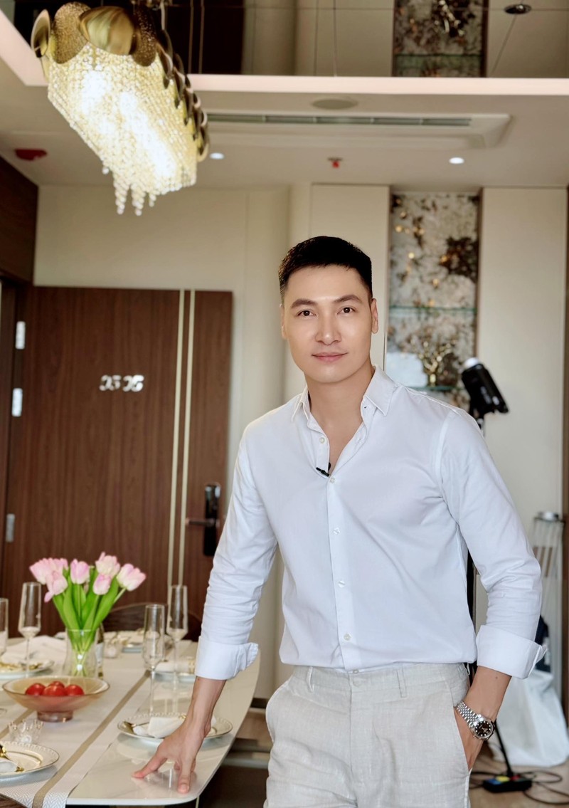 Hot face sao Viet: Le Quyen khoe chan dai khi dien tat luoi-Hinh-8