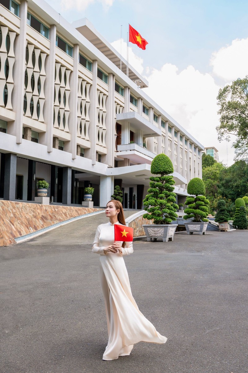 Hot face sao Viet: Hoang Thuy chup anh ao dai huong ve dai le-Hinh-2