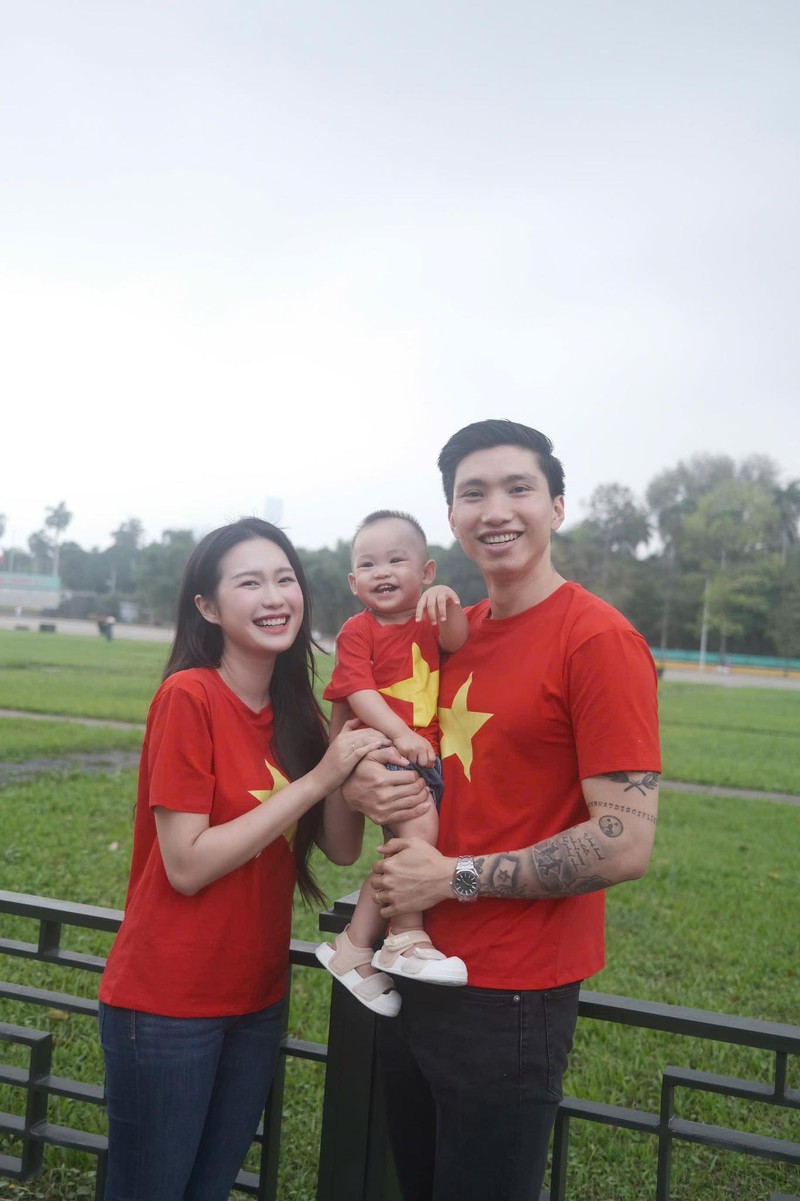 Gia dinh Doan Hai My tung bo anh “xin xo” mung dai le-Hinh-2