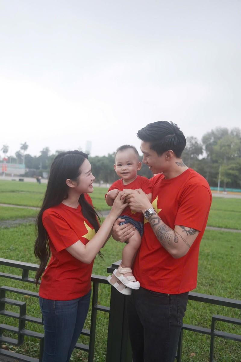 Gia dinh Doan Hai My tung bo anh “xin xo” mung dai le-Hinh-3