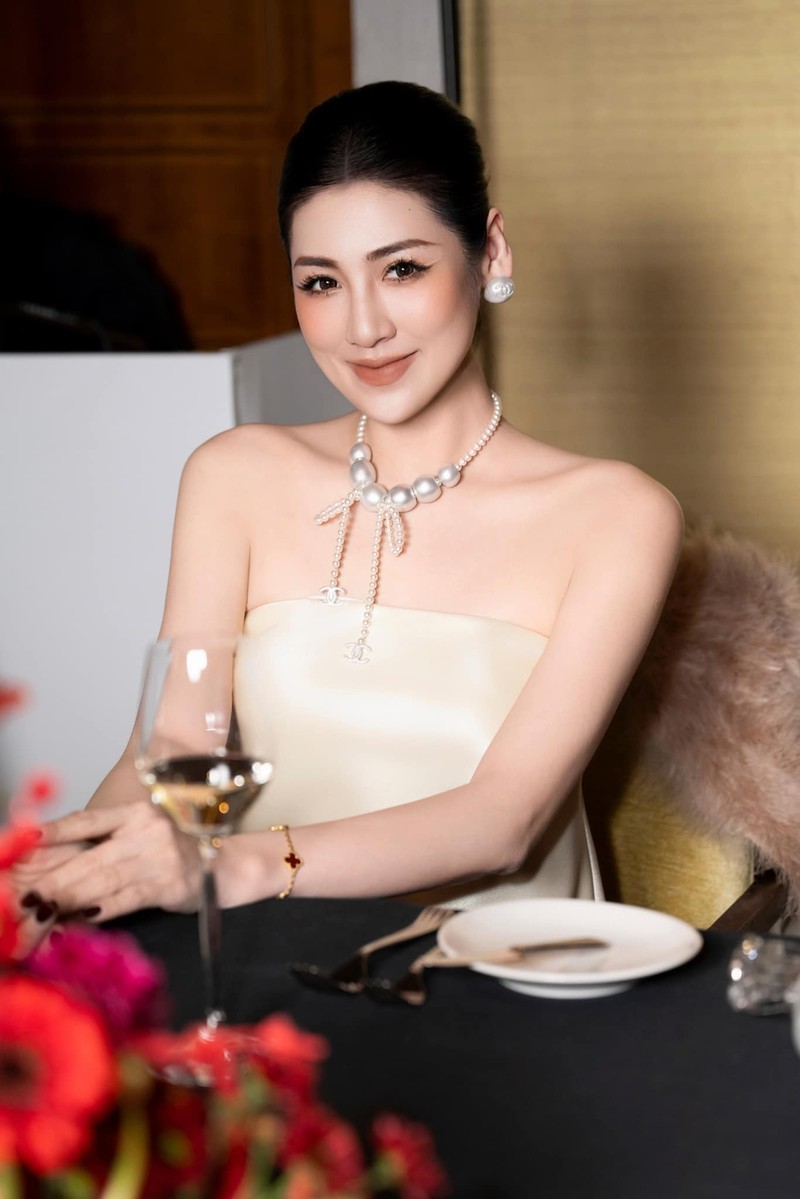 A hau Duong Tu Anh “dot mat” fan voi tui hieu tien ty-Hinh-11
