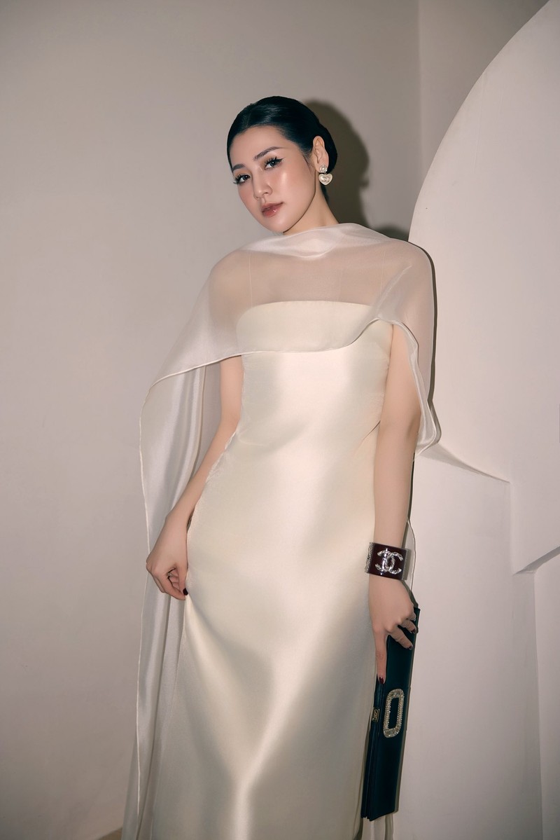 A hau Duong Tu Anh “dot mat” fan voi tui hieu tien ty-Hinh-2