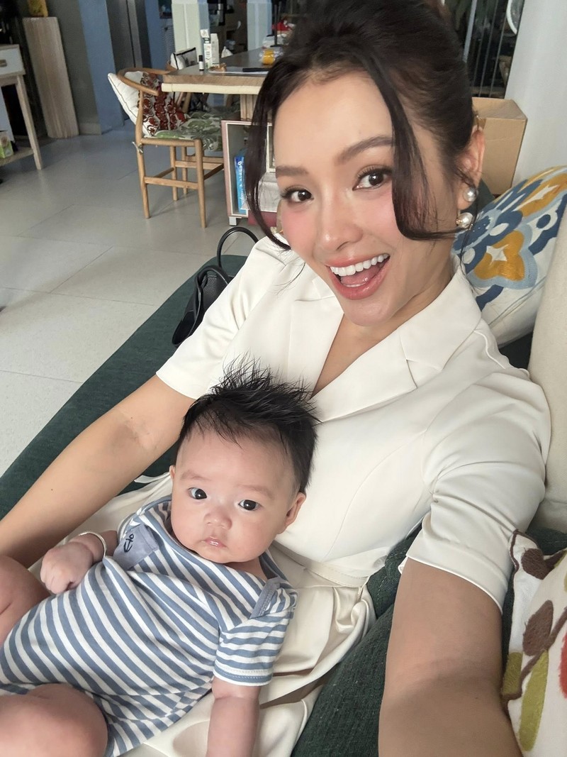 Phuong Trinh Jolie khoe co bung so 11 sau 3 thang sinh con
