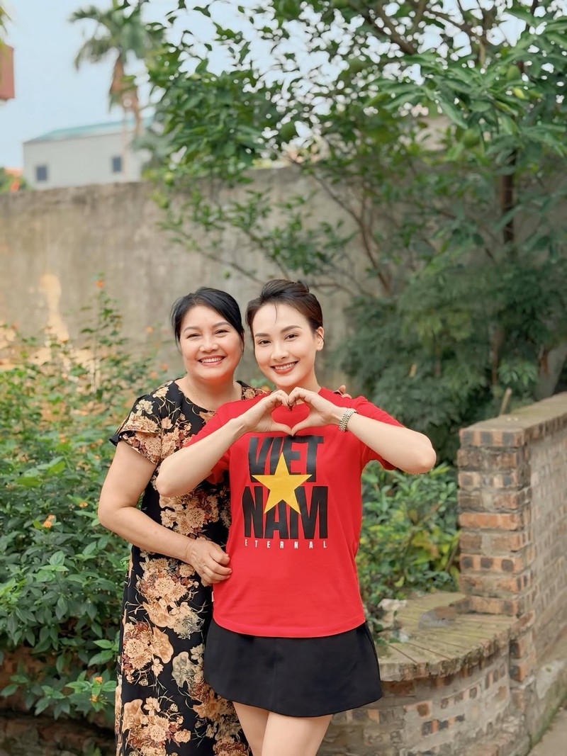 Hot face sao Viet: La Thanh Huyen cung gia dinh du lich Hue-Hinh-10