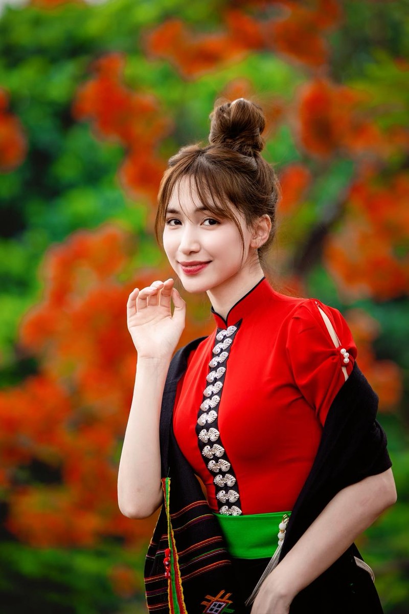 Hot face sao Viet: La Thanh Huyen cung gia dinh du lich Hue-Hinh-8
